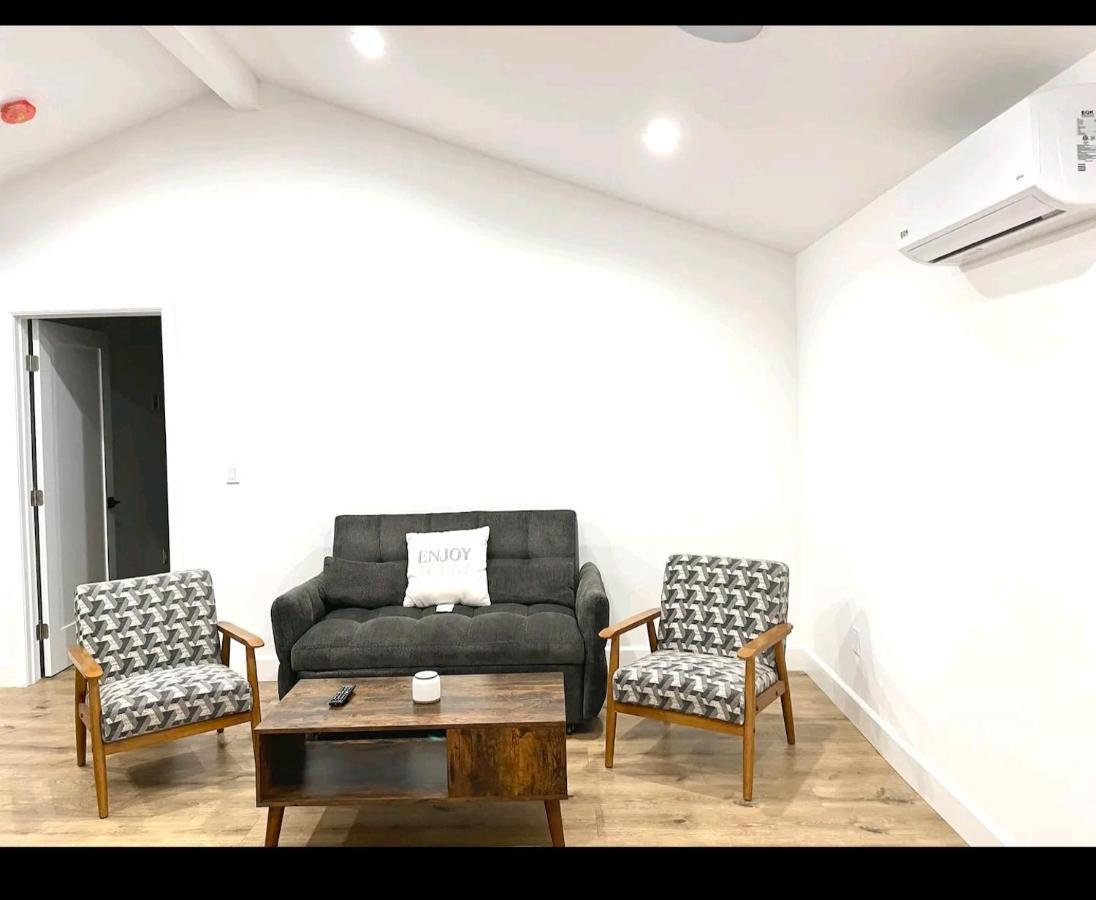 Gated Private House With Own Parking Sherman Oaks ลอสแอนเจลิส ภายนอก รูปภาพ