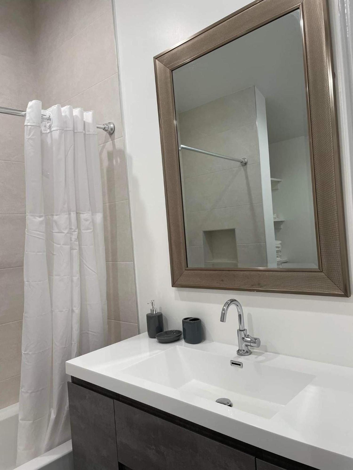 Gated Private House With Own Parking Sherman Oaks ลอสแอนเจลิส ภายนอก รูปภาพ